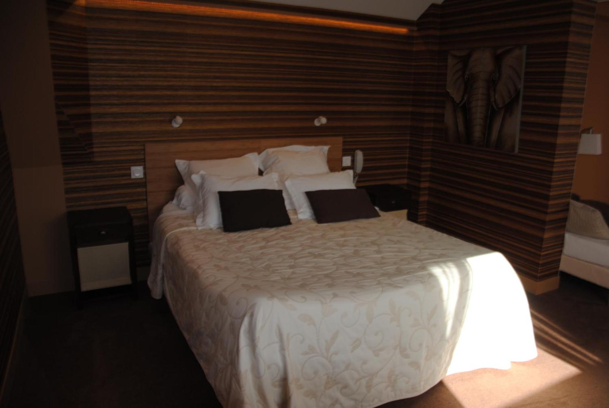 Logis Du Casino Restaurant Le Mathelia Hotel