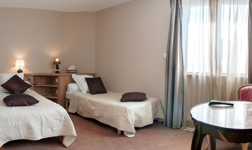 Hotel Logis Du Casino Restaurant Le Mathelia 3*