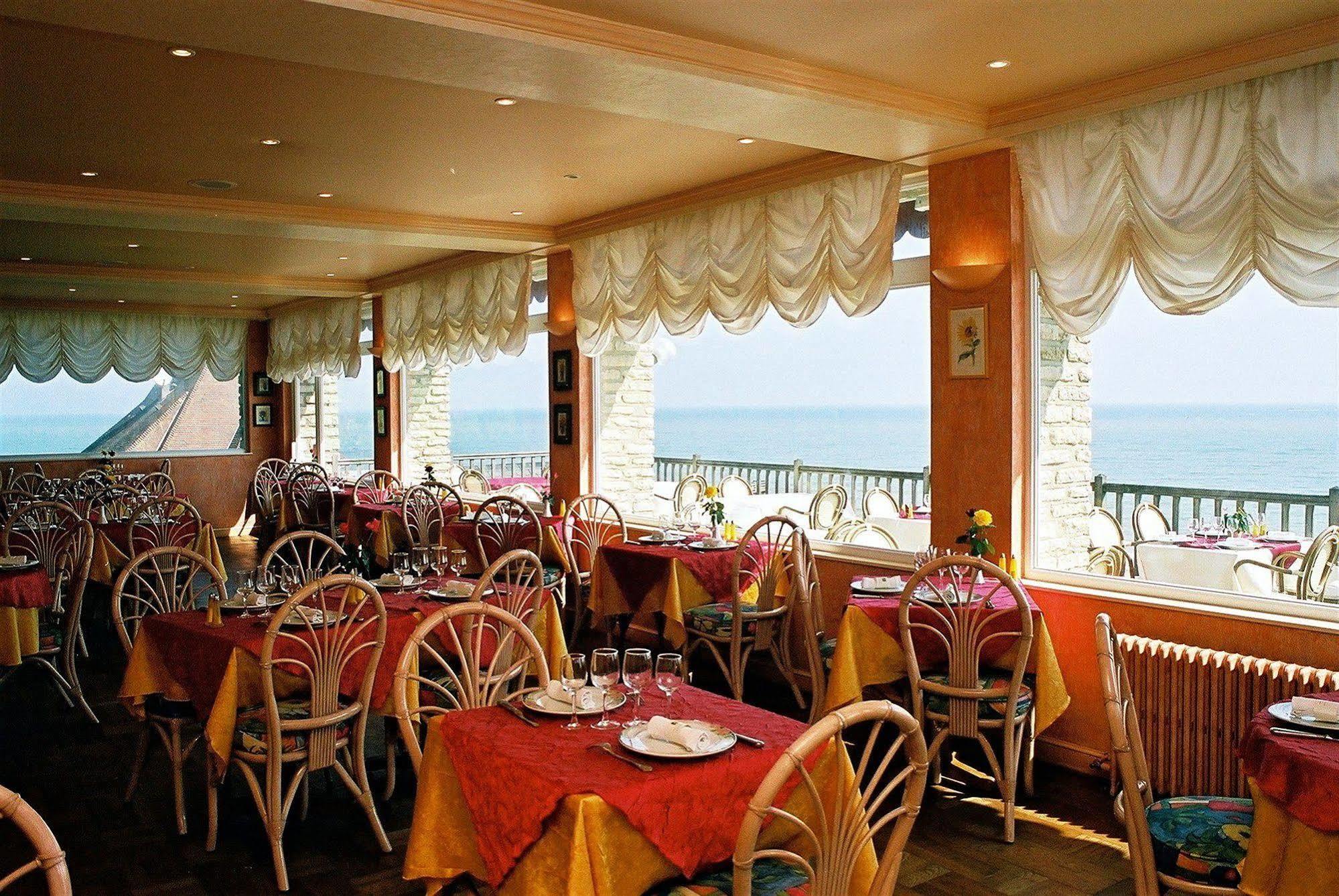 Logis Du Casino Restaurant Le Mathelia Hotel 3*