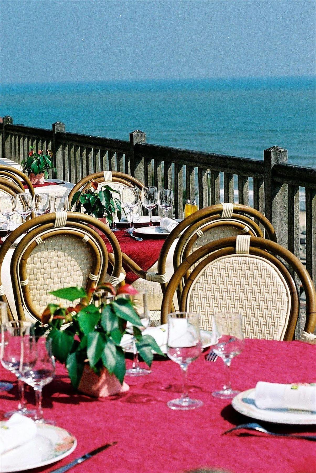 Logis Du Casino Restaurant Le Mathelia 3*