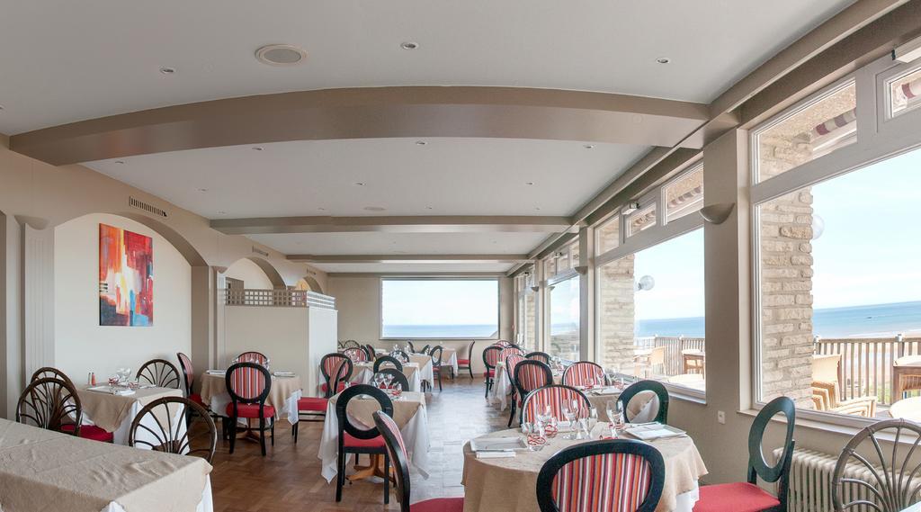 Hotel Logis Du Casino 3*