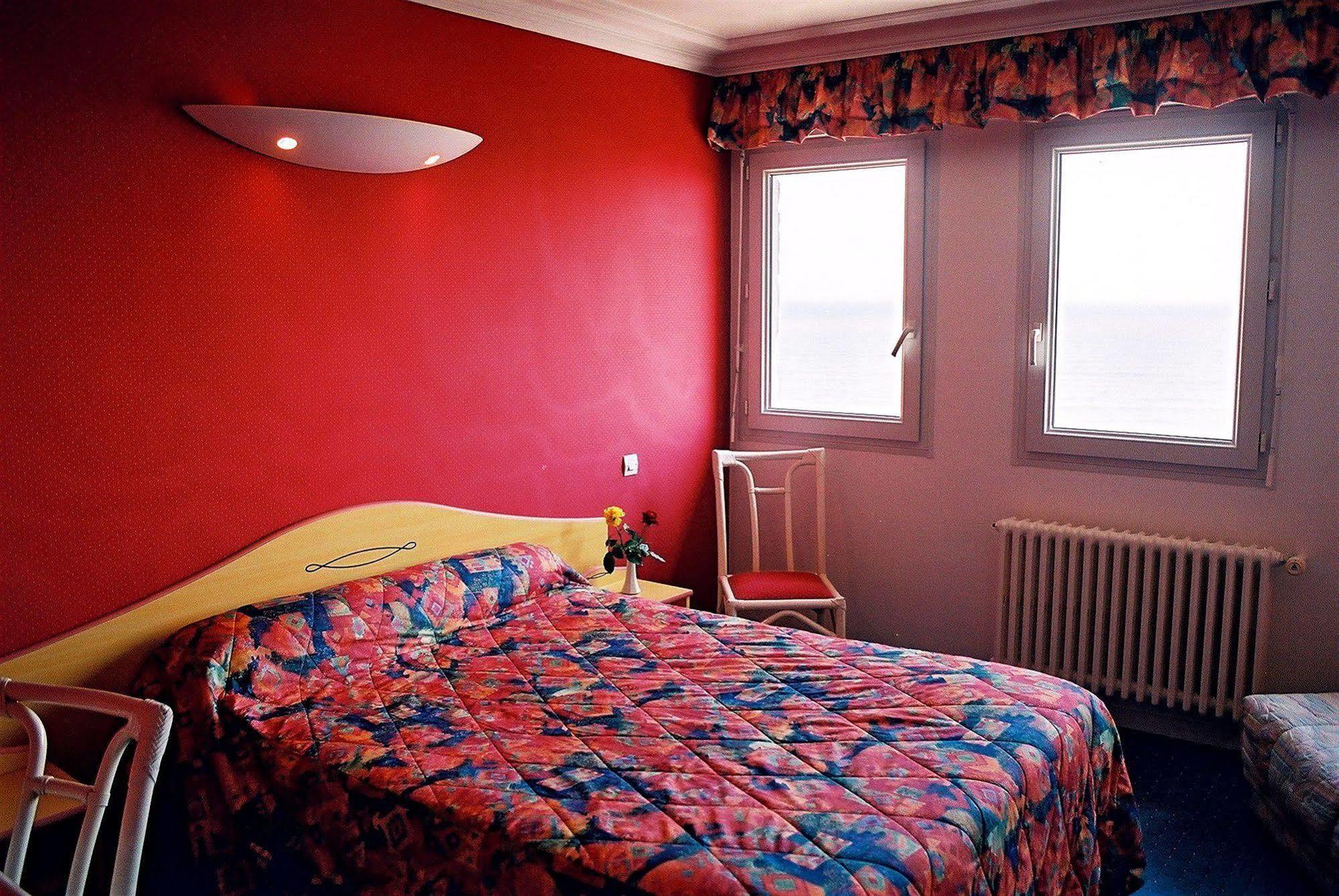 Hotel Logis Du Casino 3*