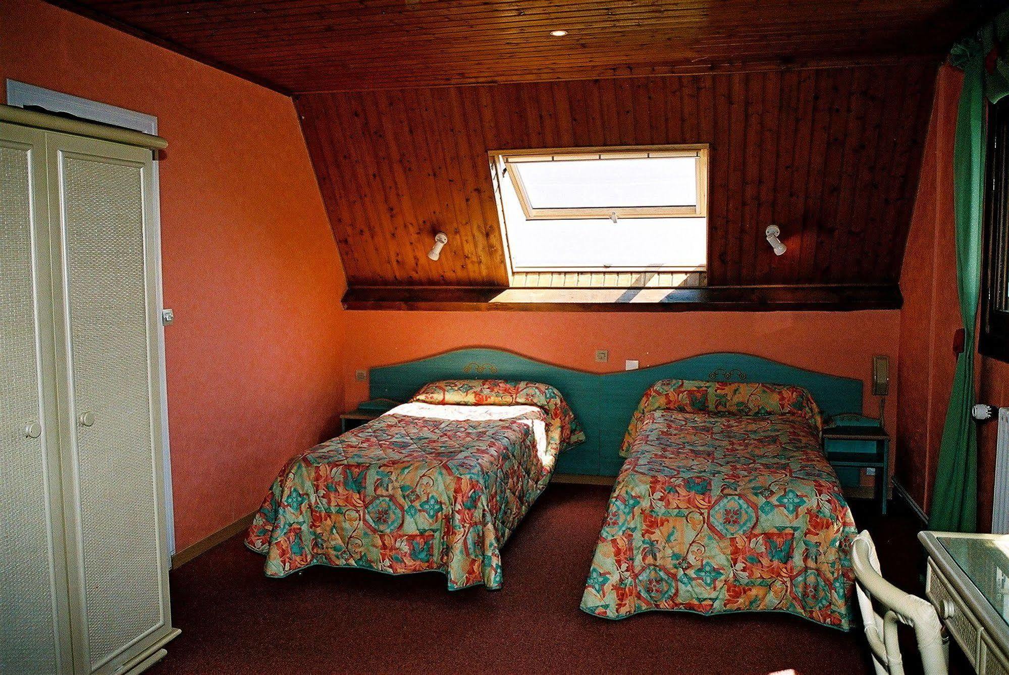 Hotel Logis Du Casino 3*